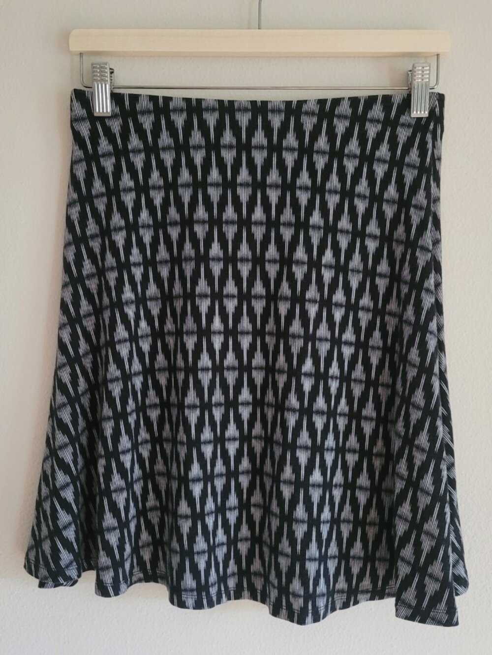 Ann Taylor Short Skirt Size Petite XS Geometric Pattern Black And White